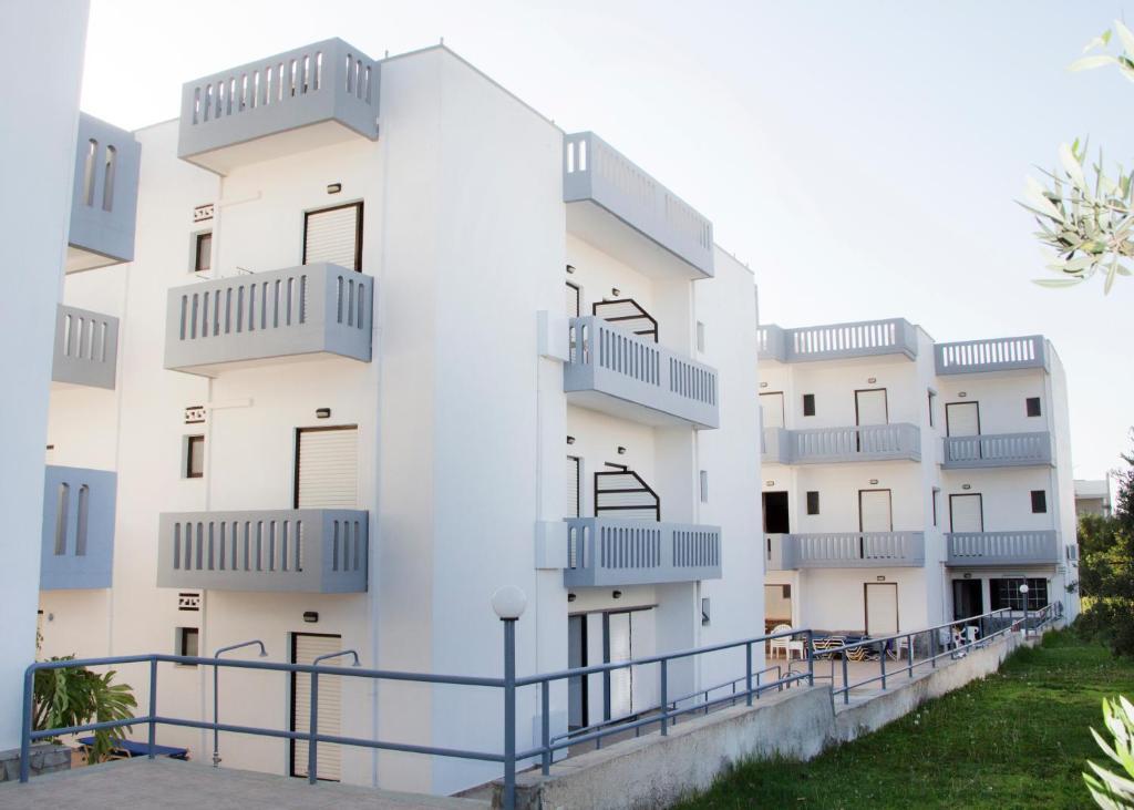 Popi Hotel Apartments Agia Marina  Bagian luar foto